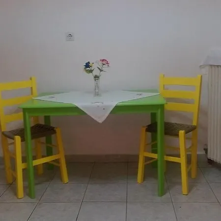 Small Near The Center Of Apartamento Trípoli
